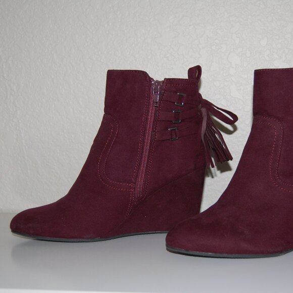 NWOB Charming Charlie Wedge Burgundy Boots, Women Size US 7 - Picture 6 of 14